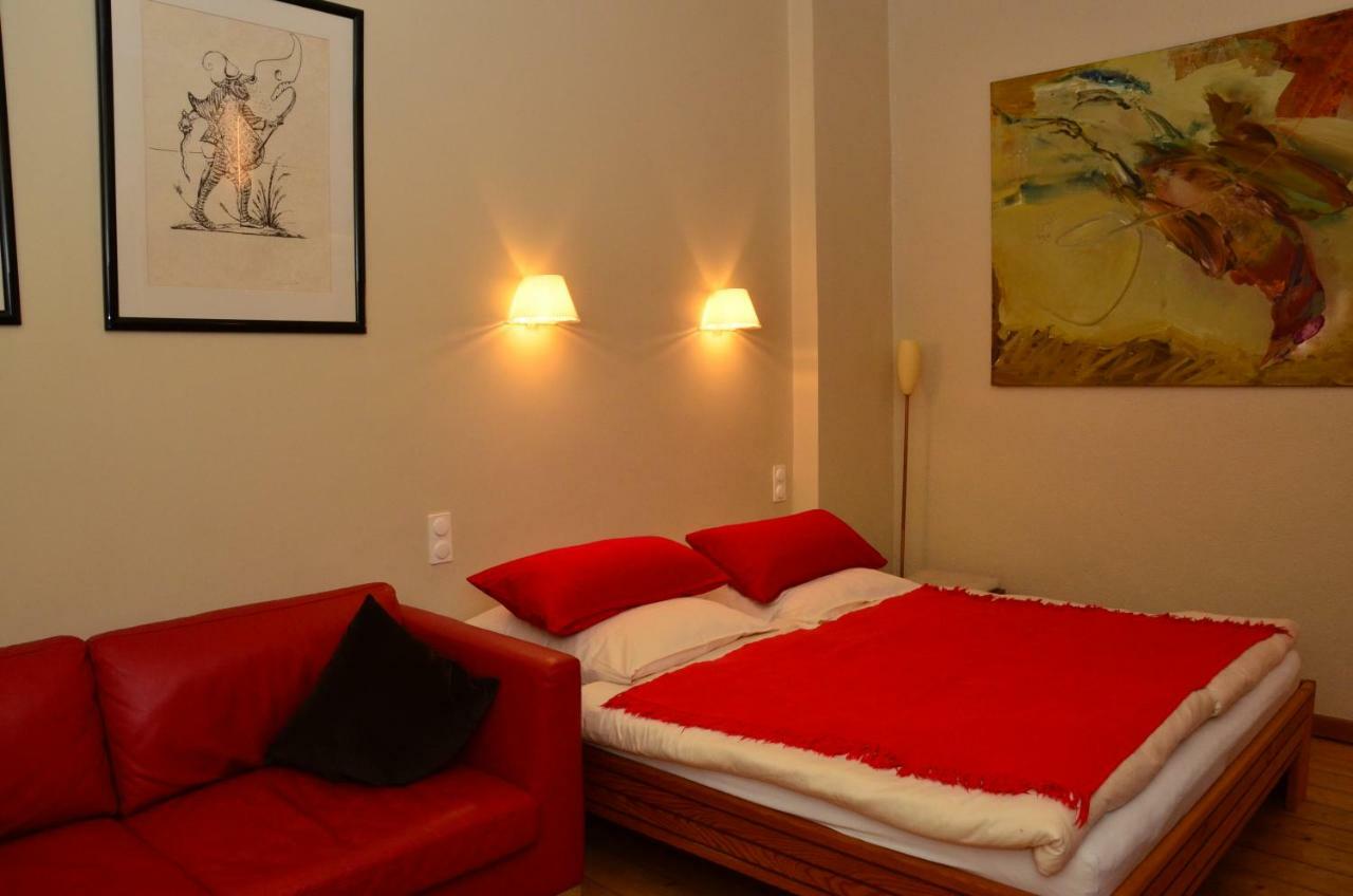 Zentral Gelegen - Stilvolles Appartment In Moabit Berlim Exterior foto